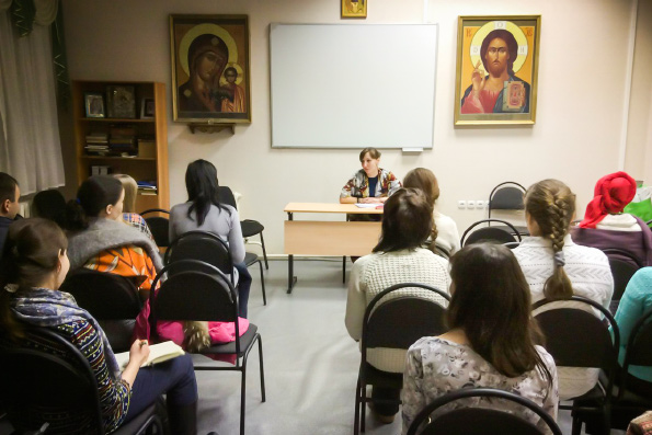 В Александро-Невском храме Казани действует школа будущих родителей